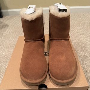 NWB - UGG short Classic Double Bow mini Size 7 Chestnut
